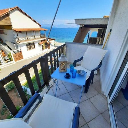 Beautiful Seaside Studio Akrata Bagian luar foto