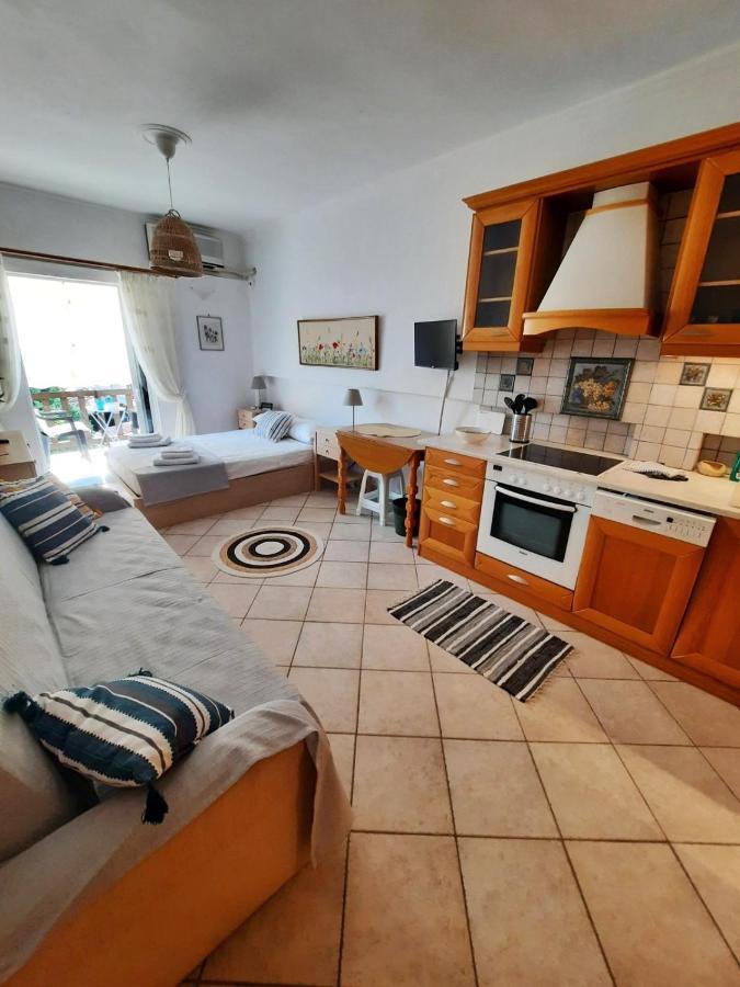 Beautiful Seaside Studio Akrata Bagian luar foto