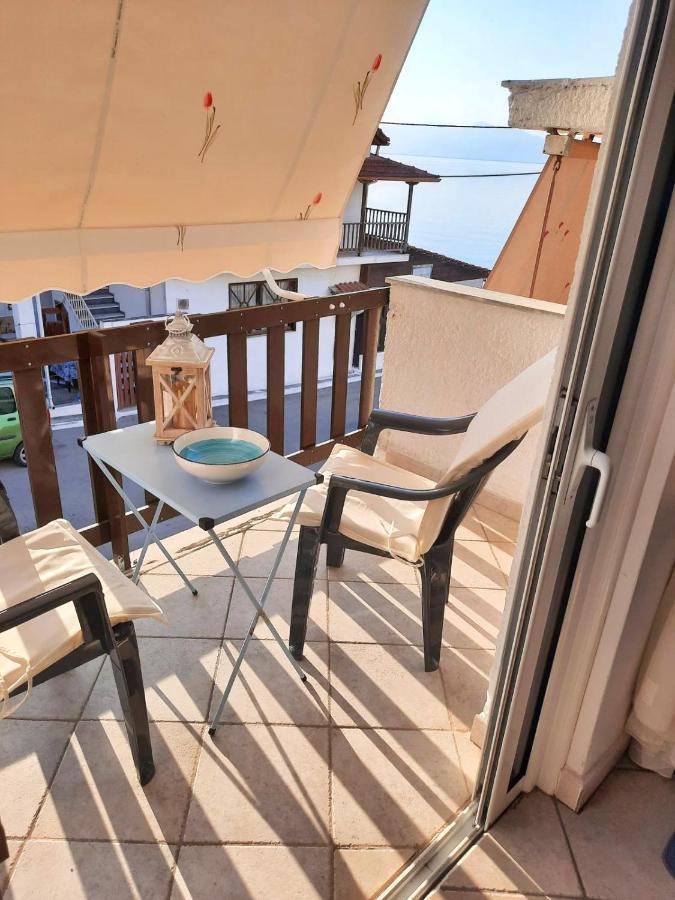 Beautiful Seaside Studio Akrata Bagian luar foto